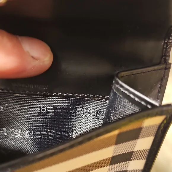 Burberry Classic Nova Check Small Wallet in Beige with Black Trim - Picture 5 of 8